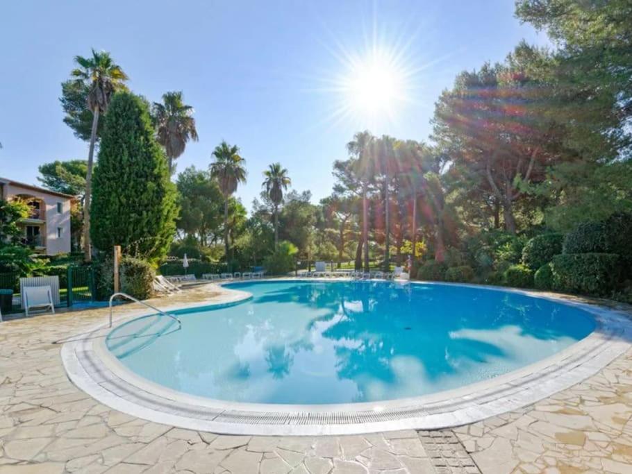 Superbe Appartement 50M De La Plage En Bord De Mer Hyeres Exterior photo