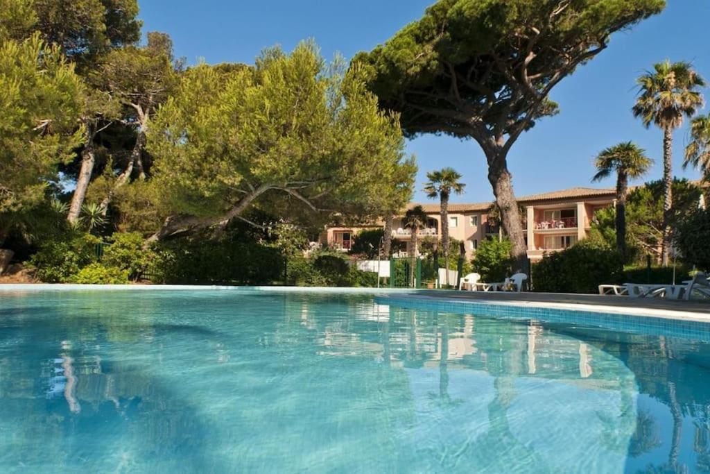 Superbe Appartement 50M De La Plage En Bord De Mer Hyeres Exterior photo